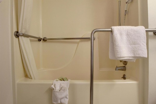 Super 8 by Wyndham Manhattan KS image 17