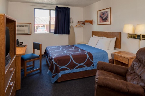 Super 8 by Wyndham Manhattan KS image 20