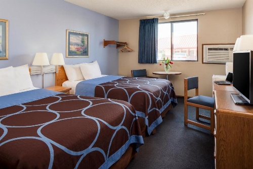 Super 8 by Wyndham Manhattan KS image 25