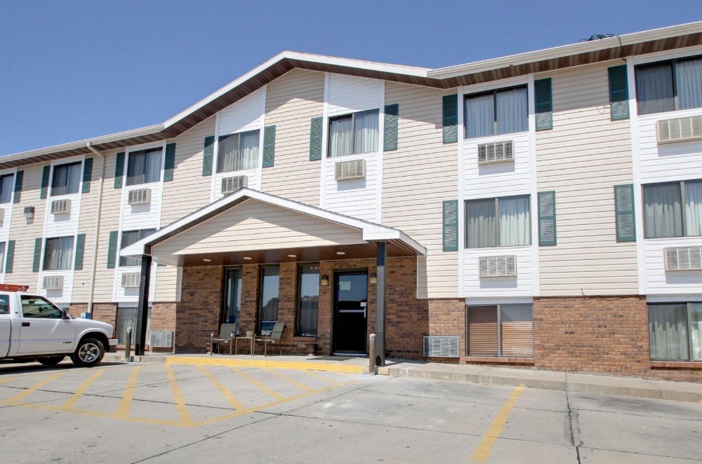 Super 8 by Wyndham Manhattan KS Main image