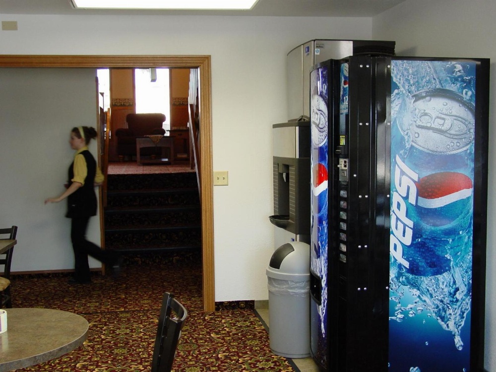 Super 8 by Wyndham Manhattan KS